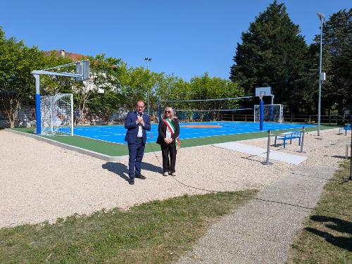 Il vicegovernatore con delega allo Sport Mario Anzil all'inaugurazione del campo polivalente realizzato al Parco Daniela Mauro, in via Circonvallazione a Muzzana del Turgnano, alla presenza del sindaco Genziana Buffon.