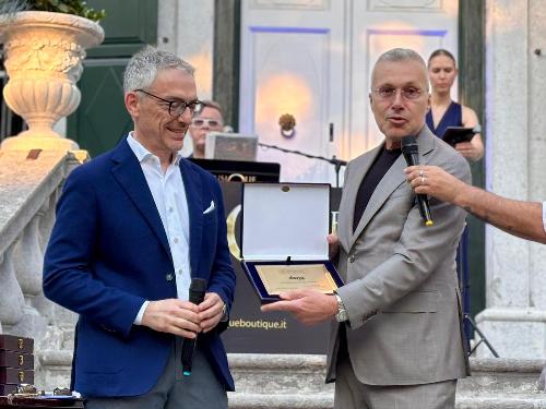 L'assessore regionale Sergio Emidio Bini (a destra) con il titolare della Dana Sport Girolamo Amoruso