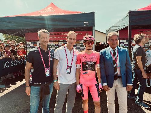 Il governatore Fedriga con il Portavoce Petiziol alla partenza della 20 ma tappa del Giro d'Italia dalla caserma Goi-Pantanali con Roberto Pella, presidente Federciclismo e Jonas Vingegaard