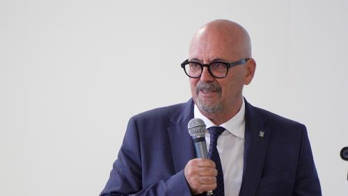 L’assessore regionale al Patrimonio e servizi informativi Sebastiano Callari a Stregna, nella Valli del Natisone, a una delle tappe programmatiche del progetto transfrontaliero Digimobi.
