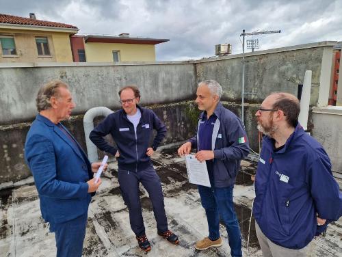 L'assessore Scoccimarro insieme ai tecnici di Arpa Fvg