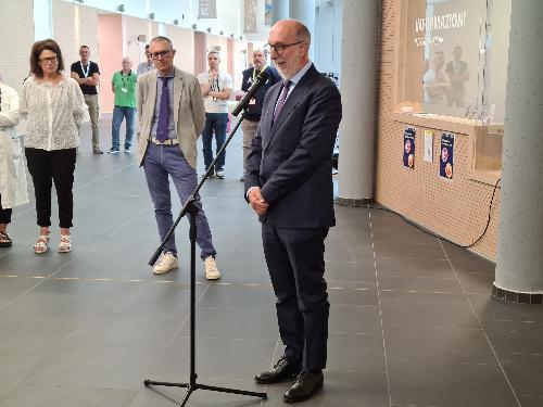 L'assessore regionale Riccardo Riccardi nel suo intervento di saluto alla cerimonia nel nuovo ospedale di Pordenone