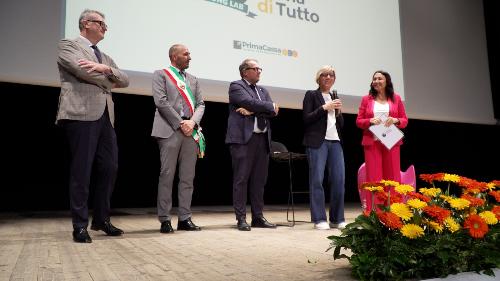 L'assessore regionale alle Finanze Barbara Zilli alla cerimonia di premiazione del concorso "50 anni dopo: la forza della memoria per (ri)costruire il futuro" 