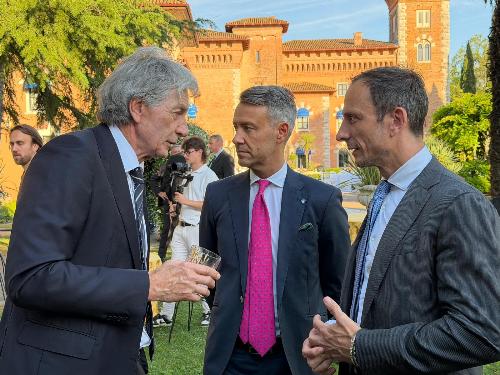 Il governatore del Friuli Venezia Giulia, Massimiliano Fedriga, e il portavoce Edoardo Petiziol alla celebrazione per i 140 anni di Civibank.