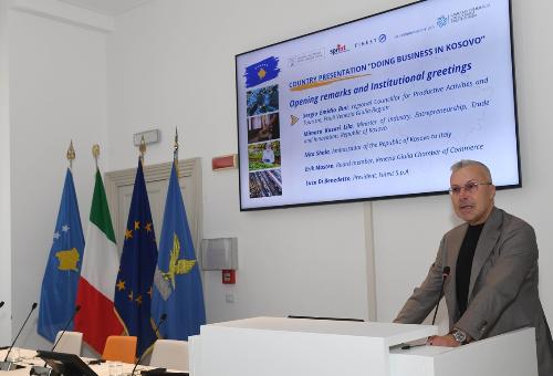 L'assessore Bini durante il suo intervento all'incotnro "Doing business in Kosovo"
