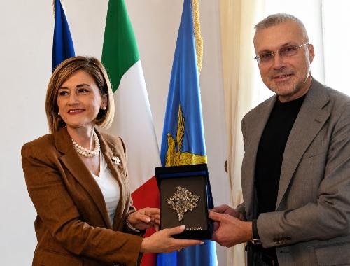 L'assessore Bini con il ministro dell'Industria, Imprenditoria, Commercio e Innovazione del Kosovo Mimoza Kusari Lila