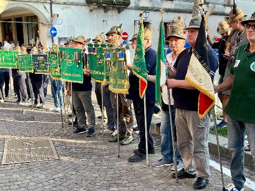 I labari delle sezioni del Triveneto presenti oggi a Gemona