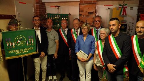 Al centro l'assessore Zilli nella sala del Consiglio comunale dedicata all'ex sindaco Piccoli