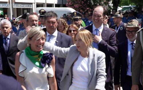 L'assessore Zilli assieme alla presidente del Consiglio Giorgia Meloni durante l'adunata