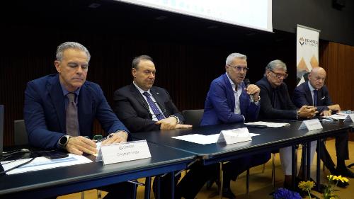 Lâ€™assessore Sergio Emidio Bini durante il suo intervento a Tavagnacco.