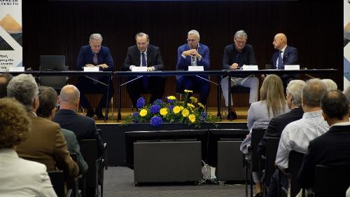Lâ€™assessore Sergio Emidio Bini durante il suo intervento a Tavagnacco.