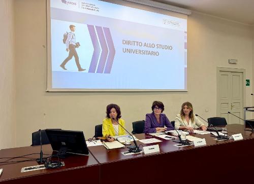 Un momento della presentazione degli interventi per il diritto allo studio in Friuli Venezia Giulia.