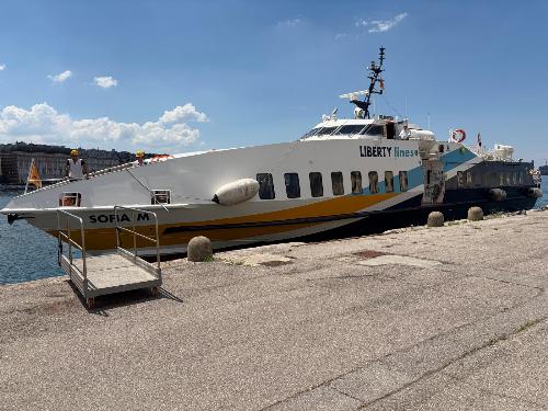Un'imbarcazione della Liberty Lines.