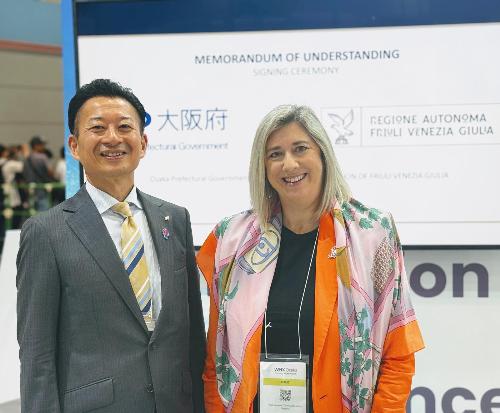 L'assessore regionale alle Infrastrutture e territorio Cristina Amirante con Katsuhiro Higashiguchi, direttore generale del Dipartimento Commercio, Industria e Lavoro della Prefettura di Osaka