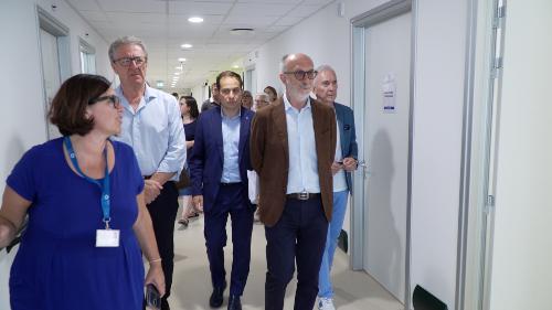 L'assessore Riccardi durante il sopralluogo.