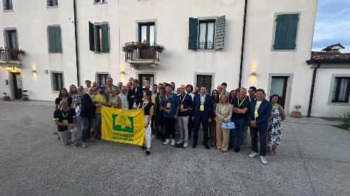 L'assessore regionale Stefano Zannier con i molti partecipanti all'assemblea della Sezione Giovani di Coldiretti Fvg