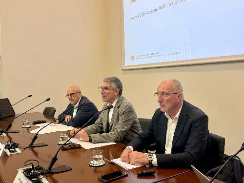 Da sinistra: Sebastiano Callari (assessore Sistemi informativi Fvg), Pierpaolo Roberti (assessore Autonomie locali Fvg), Diego Antonini (amministartore unico Insiel)