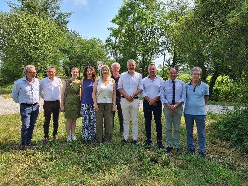 L'assessore regionale Cristina Amirante (al centro) con i vertici e i tecnici della società Lta e i sindaci dei Comuni attraversati dalla ciclovia in corso di realizzazione 
