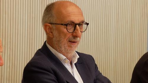 L'assessore regionale Riccardo Riccardi durante il suo intervento nella sala consiliare del Comune di Ampezzo.