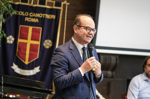 L'intervento del vicegovernatore Mario Anzil durante l'incontro svoltosi a Roma nella sede del Circolo Canottieri