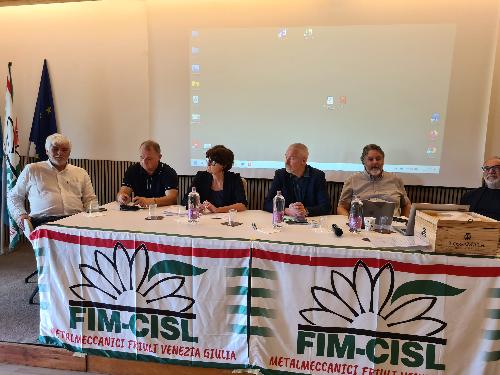L'assessore regionale al Lavoro, formazione e ricerca, Alessia Rosolen durante la tavola rotonda al convegno della Fim Cisl Fvg a Fiume Veneto