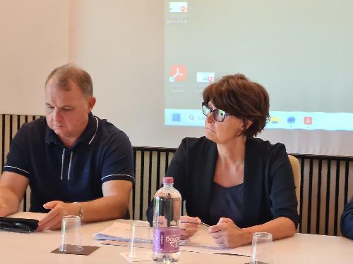 L'assessore regionale al Lavoro Alessia Rosolen accanto ad Alberto Monticco, segretario generale della Cisl Fvg