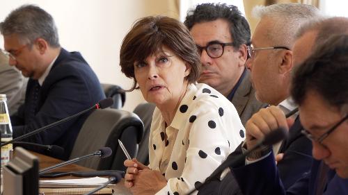 L'assessore regionale al Lavoro Alessia Rosolen al tavolo regionale Innoway