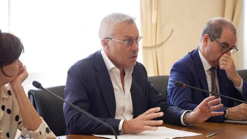 L'assessore regionale alle Attività produttive Sergio Emidio Bini al tavolo regionale Innoway