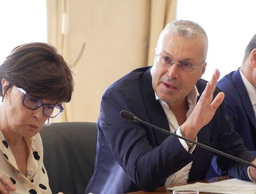 Gli assessori regionale al Lavoro Alessia Rosolen e alle Attività produttive Sergio Emidio Bini al tavolo regionale Innoway