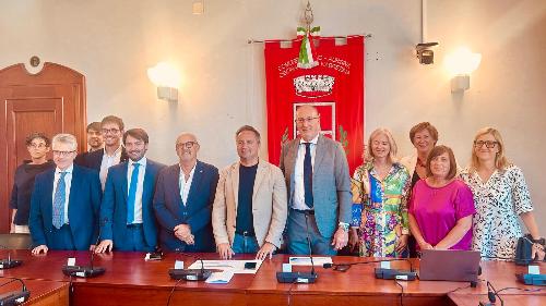 Foto di gruppo al termine della presentazione del progetto
