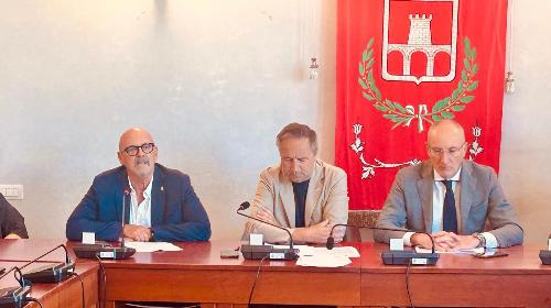 L'assessore regionale al Patrimonio, demanio, servizi generali e sistemi informativi, Sebastiano Callari ( a sinistra)