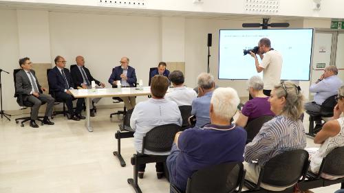 L’assessore regionale alla Salute Riccardo Riccardi durante il confronto che si è svolto a Udine con i sindaci del territorio dell'Azienda sanitaria universitaria Friuli Centrale