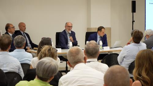 L’assessore regionale alla Salute Riccardo Riccardi durante il confronto che si è svolto a Udine con i sindaci del territorio dell'Azienda sanitaria universitaria Friuli Centrale