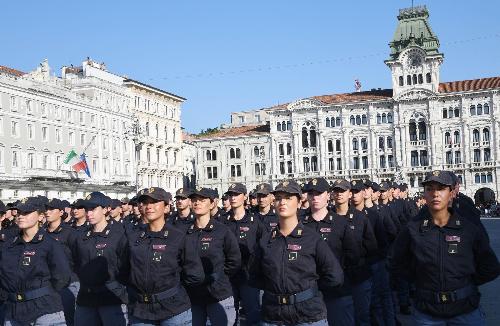 Le allieve e gli allievi agenti in schieramento