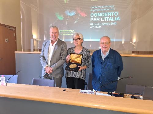 L'assessore regionale alle Attività Produttive e turismo, Sergio Emidio Bini in un momento della presentazione del Concerto per l'Italia