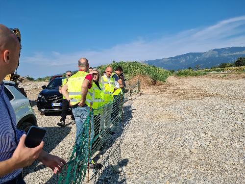 L'assessore regionale Cristina Amirante in sopralluogo nel cantiere dell'ex pista carri tra Roveredo in Piano e San Quirino