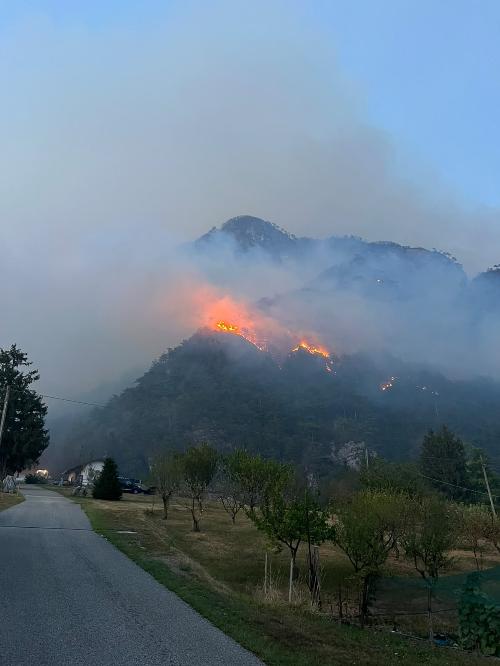 La situazione dell'incendio in Carnia