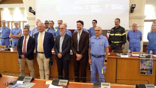 Riccardi con l'Amministrazione comunale di Pordenone e volontari 