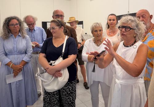 Un momento dell'inaugurazione della mostra "Dyno Art" a Trieste