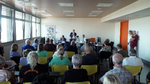 Numerosi amministratori locali alla presentazione dei progessi del progetto Orchidea all'ospedale di San Daniele