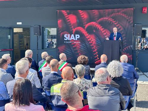 L'assessore Sergio Emidio Bini nel suo intervento alla cerimonia di inaugurazione della nuova mensa alla Siap di Maniago