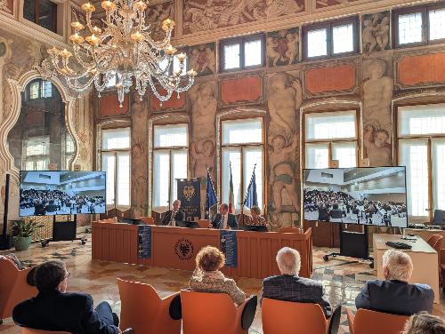 Il vicegovernatore Mario Anzil durante il suo intervento alla presentazione della 47. Stagione concertistica dell'Accademia Ricci.