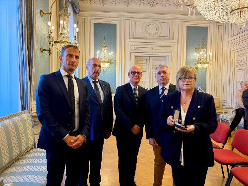 La cerimonia svoltasi nella Prefettura di Trieste per la consegna della medaglia d'onore concessa dalla Repubblica italiana a Normanno Nannini.