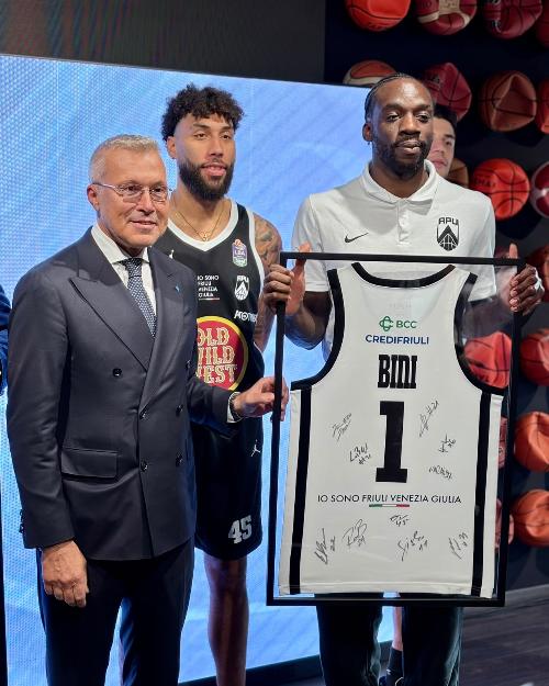 Bini con la maglia della nuova stagione 