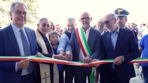 L'assessore Riccardi durante il taglio del nastro