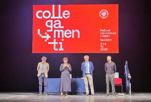 L'assessore regionale all'Istruzione e formazione, Alessia Rosolen, sul palco del Teatro Giovanni da Udine.