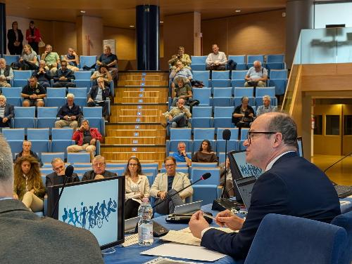 Il vicegovernatore Mario Anzil durante il suo intervento all'info day sullo sport.