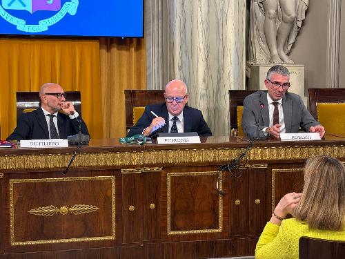 L'assessore regionale alla Sicurezza Pierpaolo Roberti al convegno "Polizia, fatti di cronaca, eroi e quotidianità" alla presenza del prefetto Giuseppe Petronzi, del questore del capoluogo regionale Lilia Fredella e del presidente della Società Velica di Barcola e Grignano Mitja Gialuz.