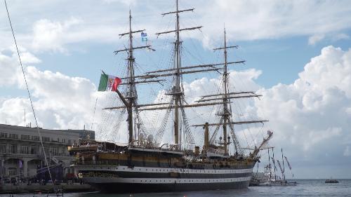 La nave scuola della Marina Militare Amerigo Vespucci a Trieste
