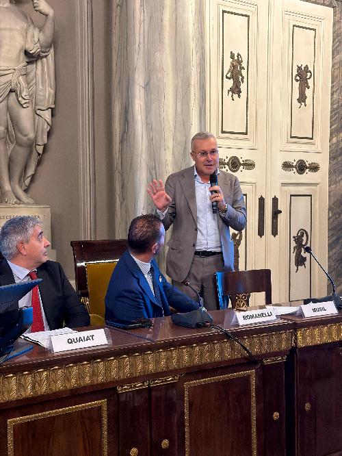 L'assessore regionale alle Attività produttive e turismo Sergio Emidio Bini al convegno "Superyacht - Un nuovo target di mercato per l'industria nautica della Venezia Giulia"